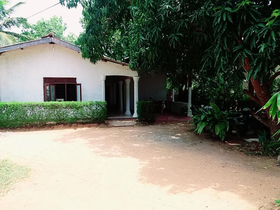 Hello Home Stay Habarana Exterior photo